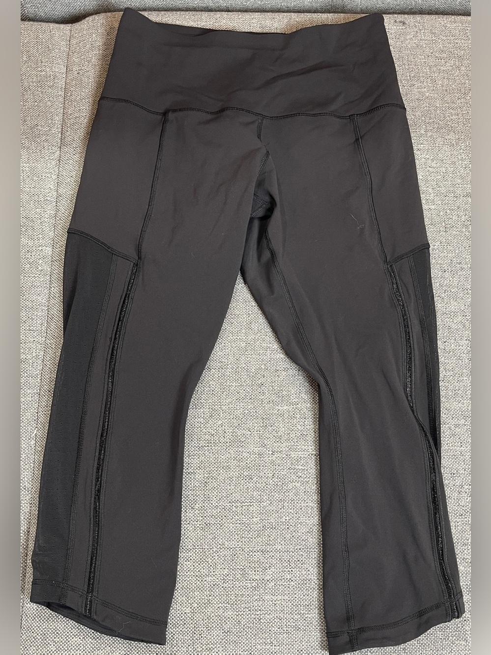 Lululemon‎ Vent It Out croped legging black size 8 (medium)